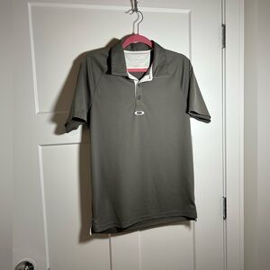 Oakley small golf polo shirt